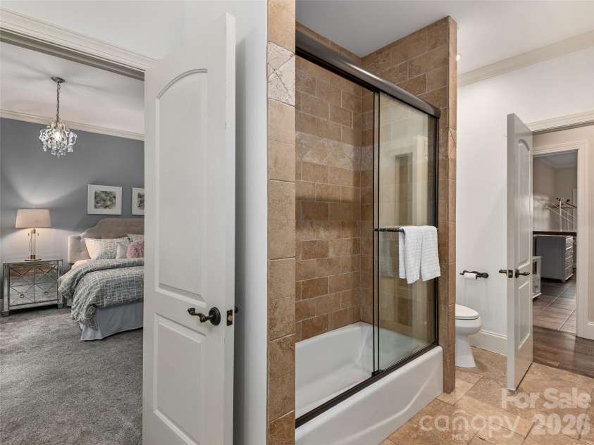 433 Coopers Hawk Drive, Asheville, NC 28803.  MLS# CAR4388428, YatesRealty ID 28266. 