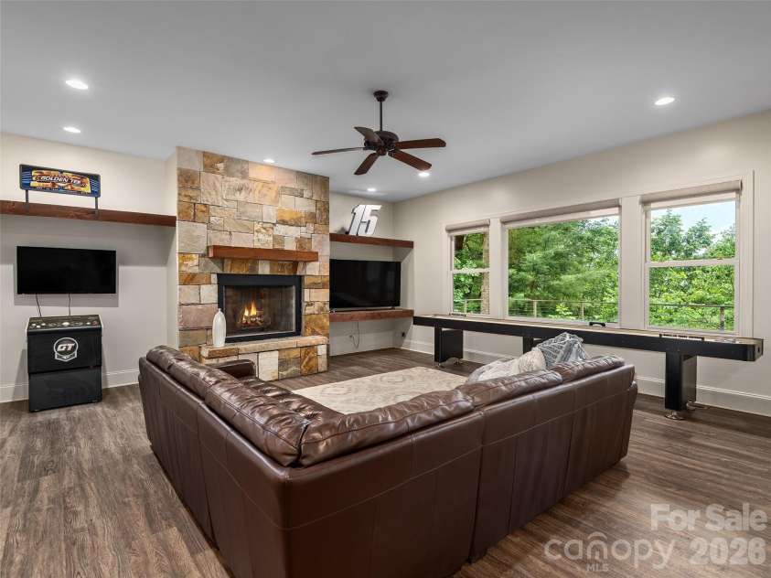 433 Coopers Hawk Drive, Asheville, NC 28803.  MLS# CAR4388428, YatesRealty ID 28266. 