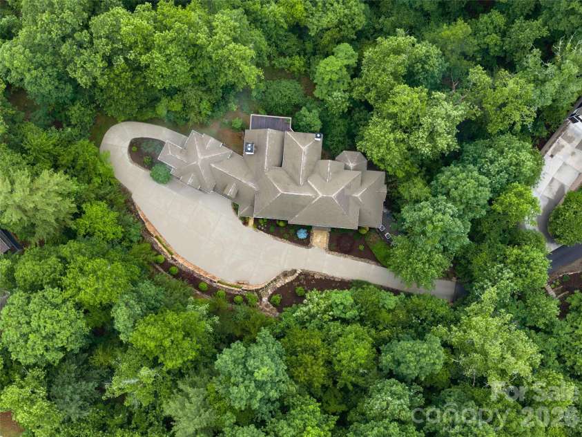433 Coopers Hawk Drive, Asheville, NC 28803.  MLS# CAR4388428, YatesRealty ID 28266. 