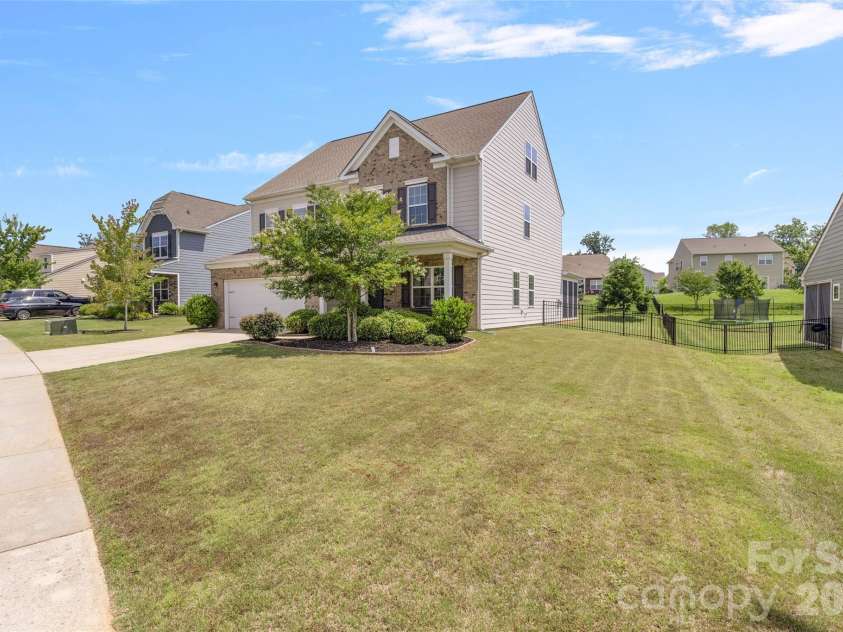 11119 Grenfell Avenue, Huntersville, NC 28078.  MLS# CAR4397802, YatesRealty ID 28267. 