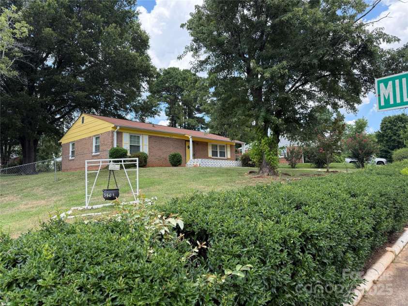 3601 Braden Drive, Charlotte, NC 28216.  MLS# CAR4285525, YatesRealty ID 28268. 