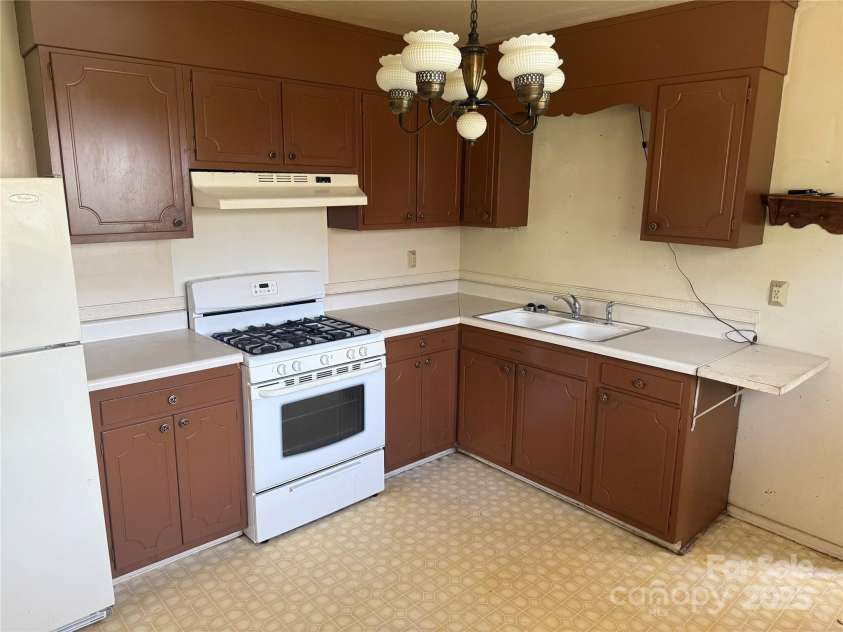 3601 Braden Drive, Charlotte, NC 28216.  MLS# CAR4285525, YatesRealty ID 28268. 