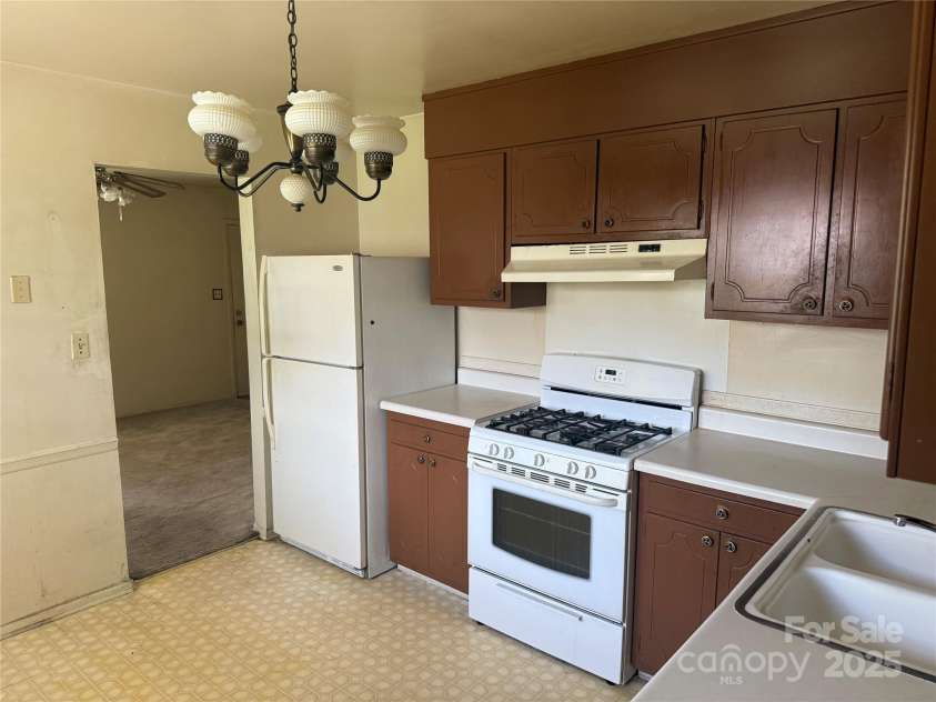 3601 Braden Drive, Charlotte, NC 28216.  MLS# CAR4285525, YatesRealty ID 28268. 