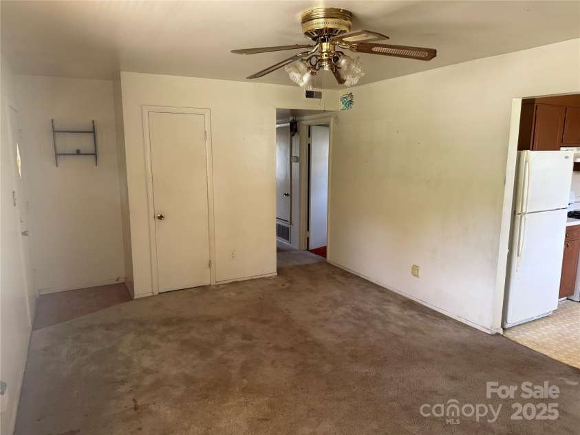 3601 Braden Drive, Charlotte, NC 28216.  MLS# CAR4285525, YatesRealty ID 28268. 