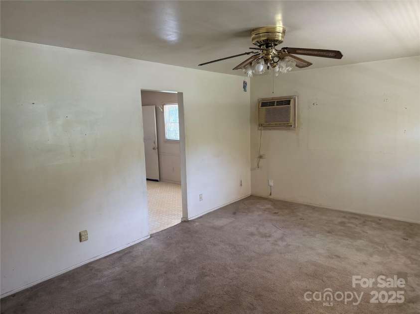 3601 Braden Drive, Charlotte, NC 28216.  MLS# CAR4285525, YatesRealty ID 28268. 