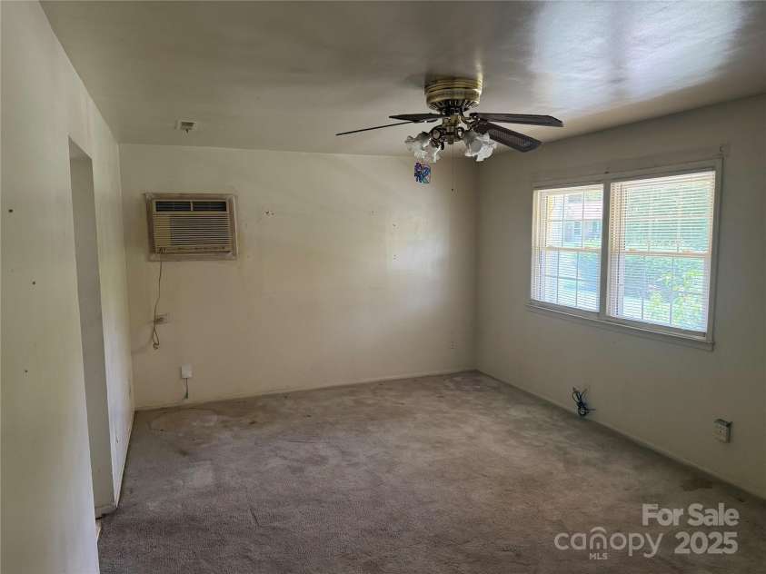 3601 Braden Drive, Charlotte, NC 28216.  MLS# CAR4285525, YatesRealty ID 28268. 