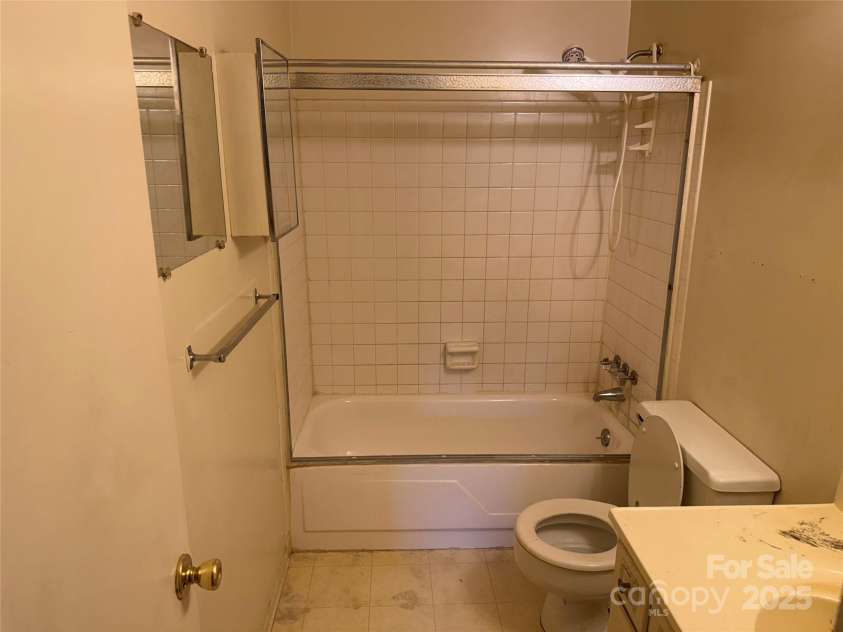 3601 Braden Drive, Charlotte, NC 28216.  MLS# CAR4285525, YatesRealty ID 28268. 