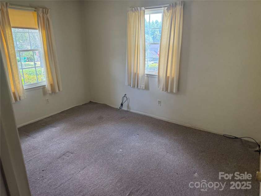 3601 Braden Drive, Charlotte, NC 28216.  MLS# CAR4285525, YatesRealty ID 28268. 