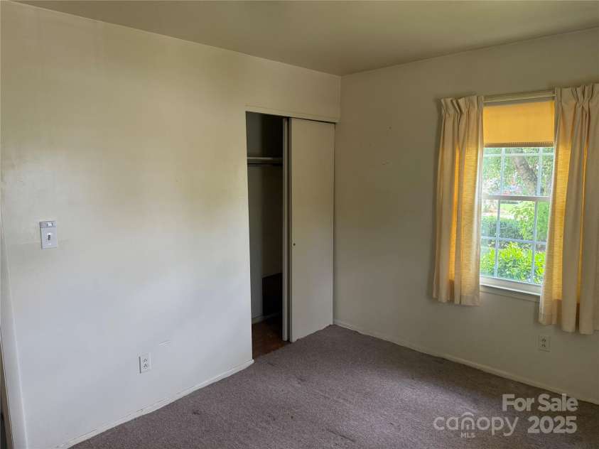 3601 Braden Drive, Charlotte, NC 28216.  MLS# CAR4285525, YatesRealty ID 28268. 
