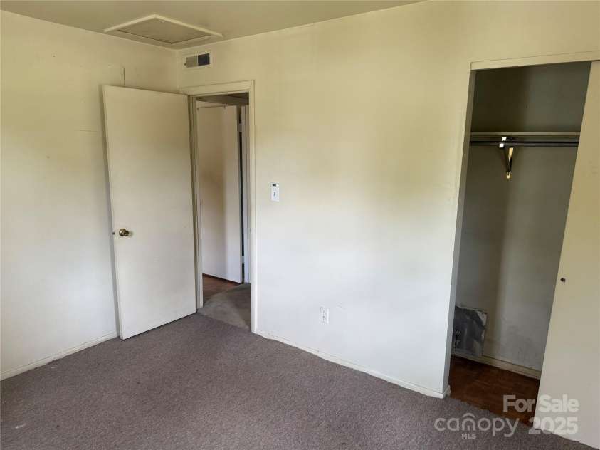 3601 Braden Drive, Charlotte, NC 28216.  MLS# CAR4285525, YatesRealty ID 28268. 