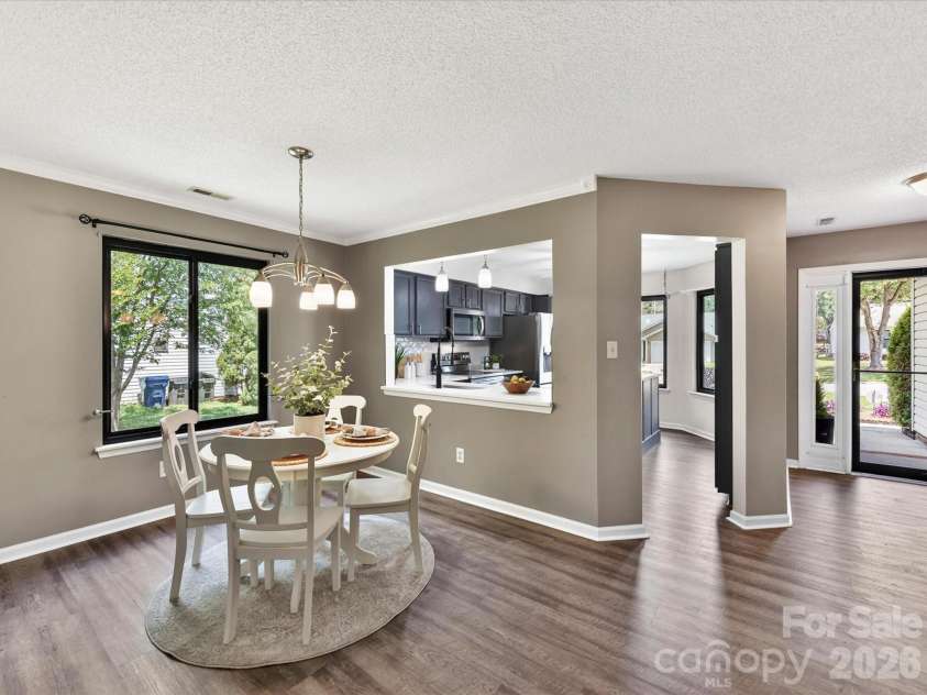9518 Cedar River Road, Huntersville, NC 28078.  MLS# CAR4381514, YatesRealty ID 28268. Bright and inviting breakfast nook with updated flooring and large windows provides the perfect space for casual dining while offering seamless access to the beautifully renovated kitchen and entryway.