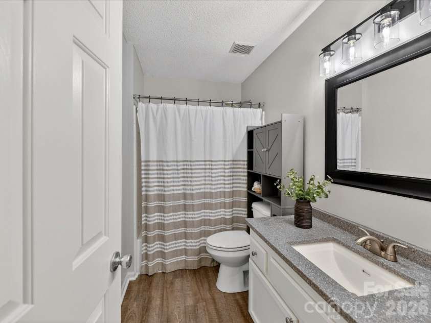 9518 Cedar River Road, Huntersville, NC 28078.  MLS# CAR4381514, YatesRealty ID 28268. Full bathroom features updated vanity, modern lighting, durable flooring, and a clean, functional layout designed for everyday comfort and convenience.