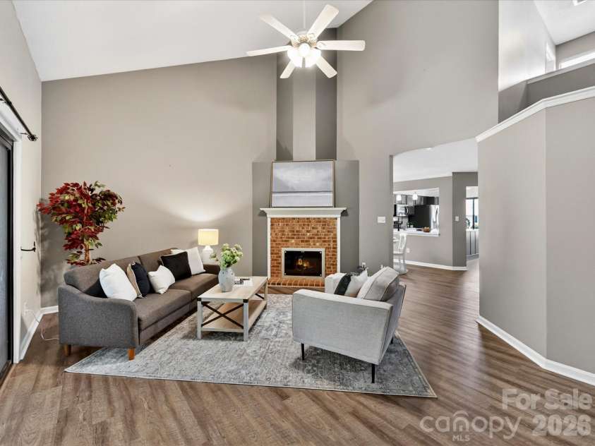 9518 Cedar River Road, Huntersville, NC 28078.  MLS# CAR4381514, YatesRealty ID 28268. Spacious great room features soaring vaulted ceilings, updated flooring, and a cozy fireplace, creating an open and inviting space perfect for relaxing or entertaining.