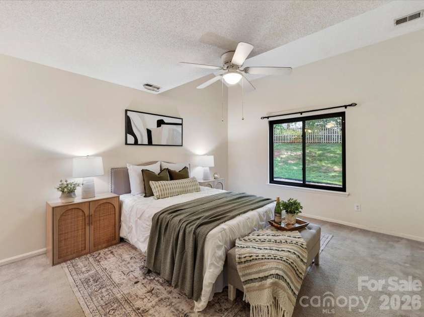 9518 Cedar River Road, Huntersville, NC 28078.  MLS# CAR4381514, YatesRealty ID 28268. Spacious primary suite features vaulted ceilings, abundant natural light, plush carpeting, and a relaxing retreat-like atmosphere with plenty of room to unwind.