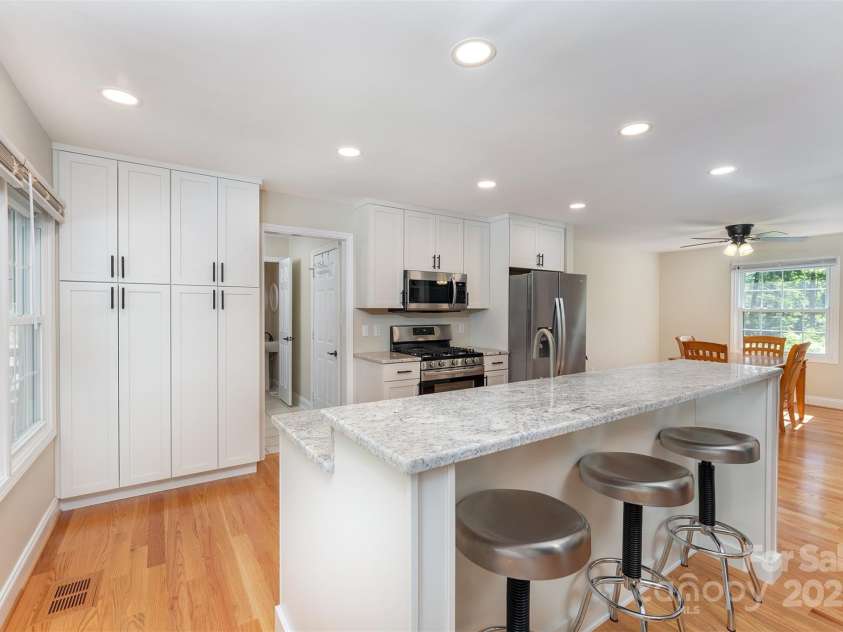 22 Glen Cove Road, Arden, NC 28704.  MLS# CAR4272199, YatesRealty ID 28269. 