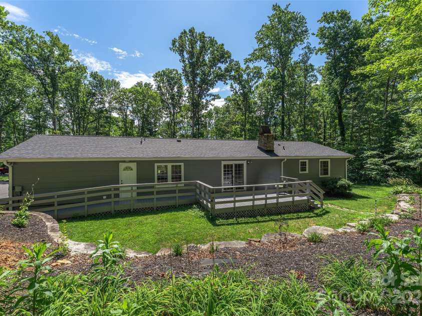 22 Glen Cove Road, Arden, NC 28704.  MLS# CAR4272199, YatesRealty ID 28269. 