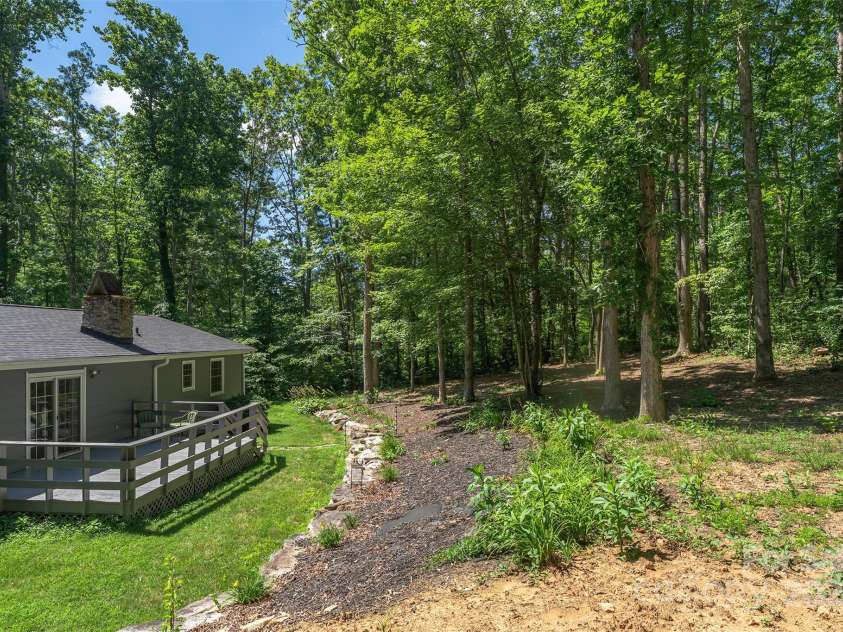 22 Glen Cove Road, Arden, NC 28704.  MLS# CAR4272199, YatesRealty ID 28269. 