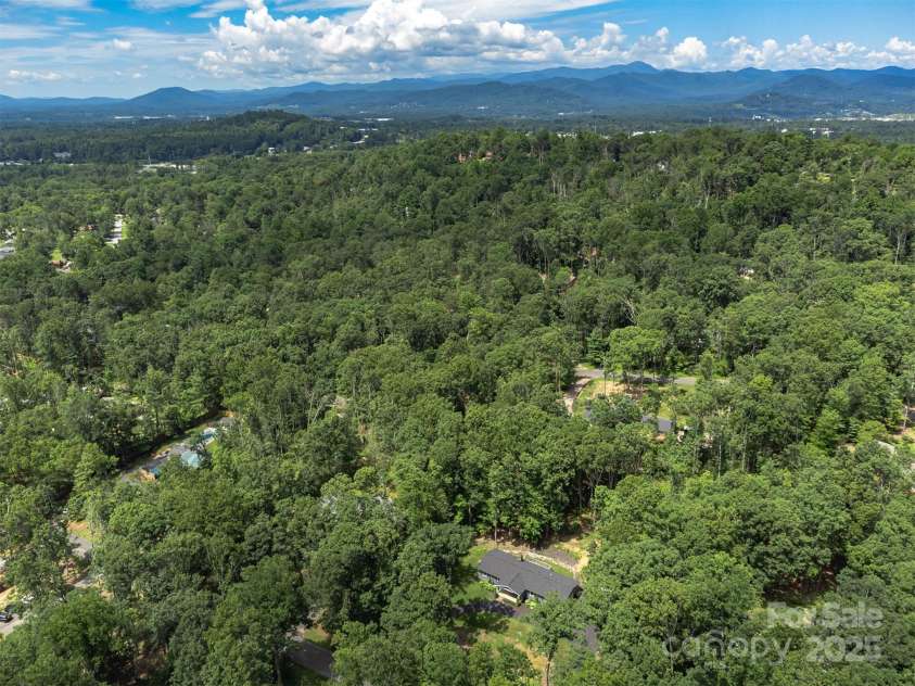 22 Glen Cove Road, Arden, NC 28704.  MLS# CAR4272199, YatesRealty ID 28269. 