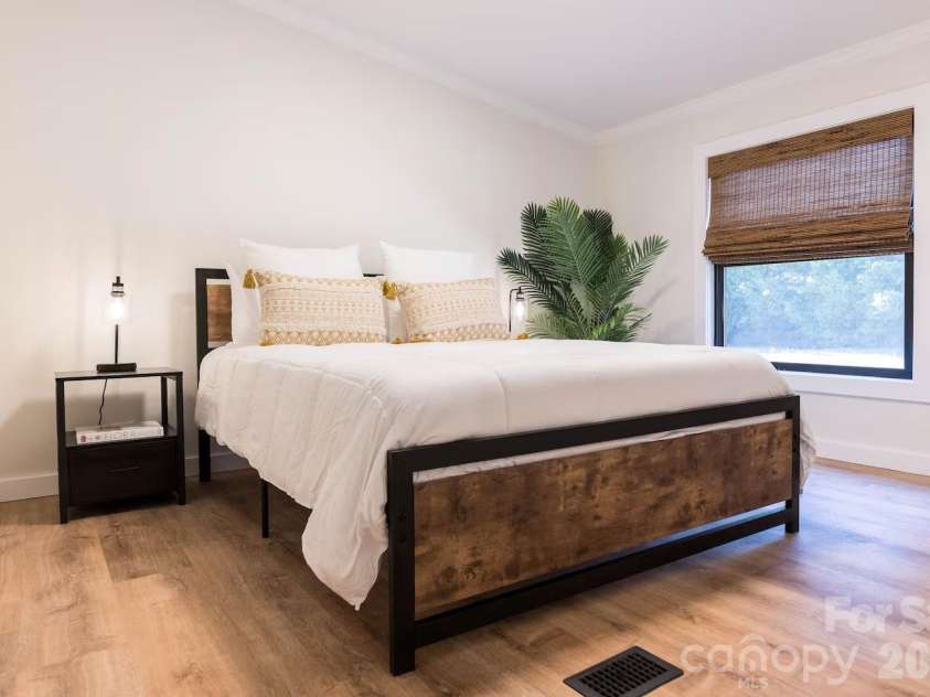 2 Shady Oak Lane, Arden, NC 28704.  MLS# CAR4340689, YatesRealty ID 2827. 