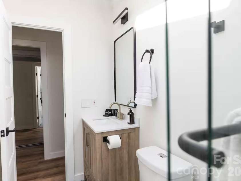 2 Shady Oak Lane, Arden, NC 28704.  MLS# CAR4340689, YatesRealty ID 2827. 