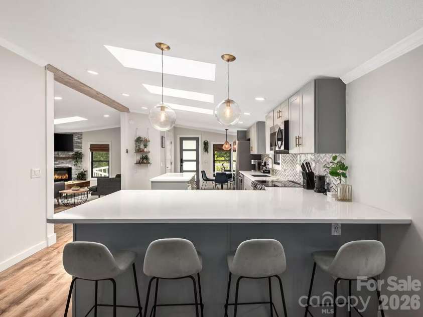 2 Shady Oak Lane, Arden, NC 28704.  MLS# CAR4340689, YatesRealty ID 2827. 