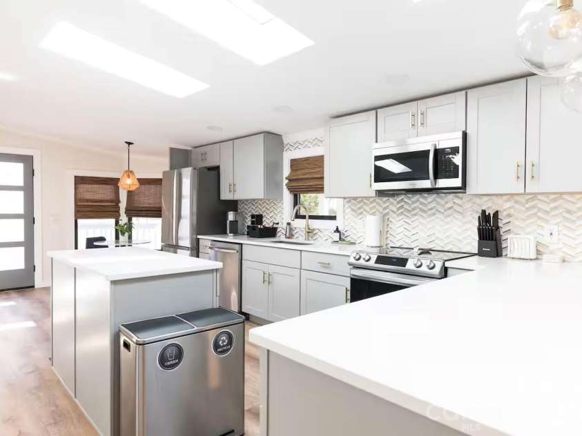 2 Shady Oak Lane, Arden, NC 28704.  MLS# CAR4340689, YatesRealty ID 2827. 