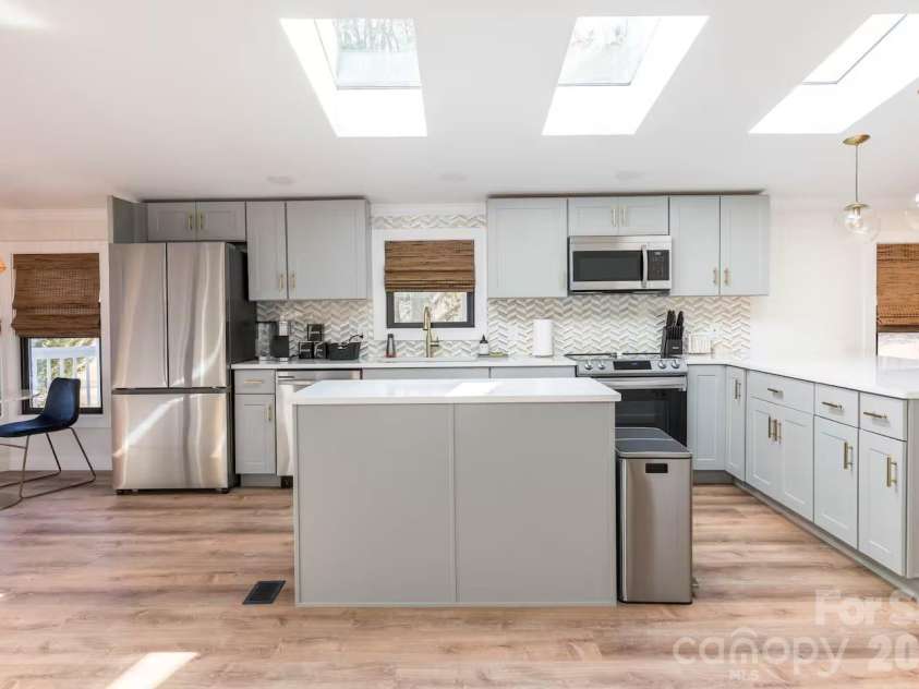 2 Shady Oak Lane, Arden, NC 28704.  MLS# CAR4340689, YatesRealty ID 2827. 