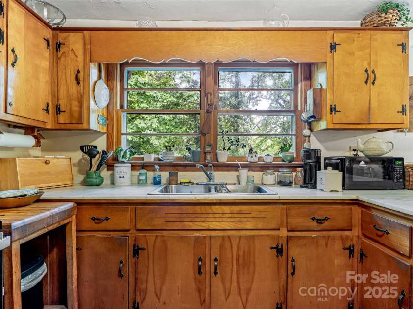 200 Valley Overlook Drive, Pisgah Forest, NC 28768.  MLS# CAR4265421, YatesRealty ID 28272. 