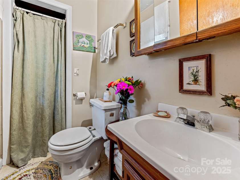 200 Valley Overlook Drive, Pisgah Forest, NC 28768.  MLS# CAR4265421, YatesRealty ID 28272. 