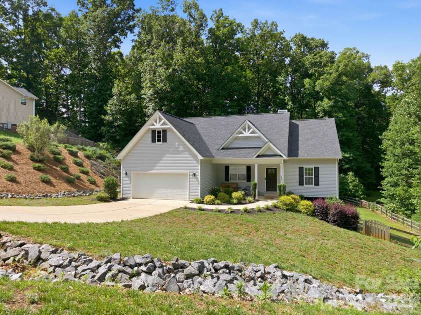 2960 Walter Drive, Concord, NC 28027.  MLS# CAR4373915, YatesRealty ID 28272. 