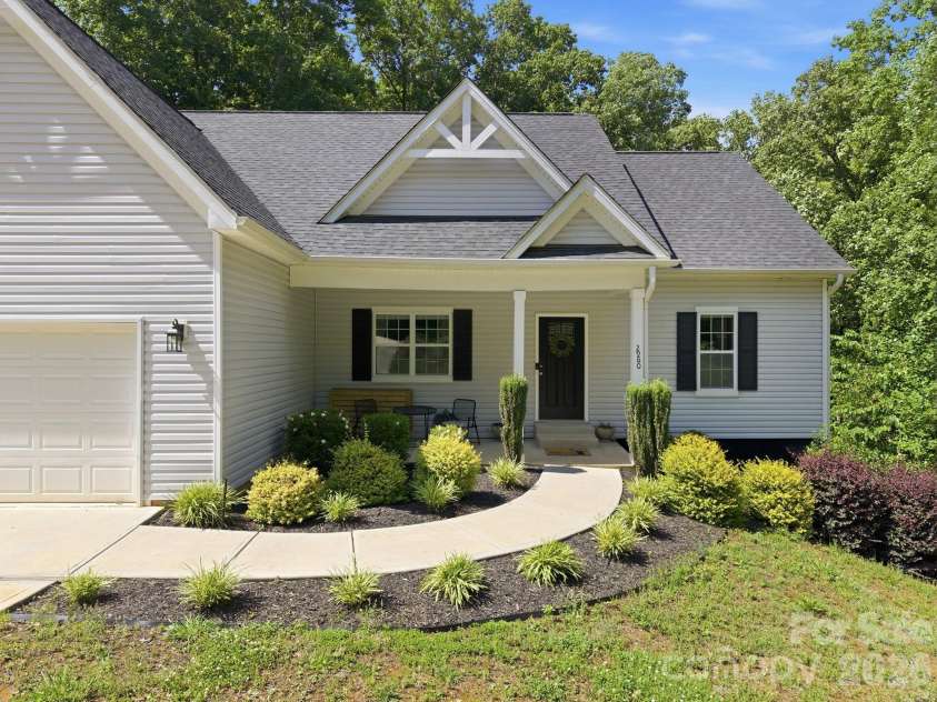 2960 Walter Drive, Concord, NC 28027.  MLS# CAR4373915, YatesRealty ID 28272. 