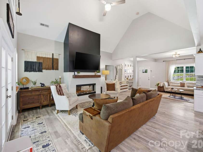 2960 Walter Drive, Concord, NC 28027.  MLS# CAR4373915, YatesRealty ID 28272. Great Room