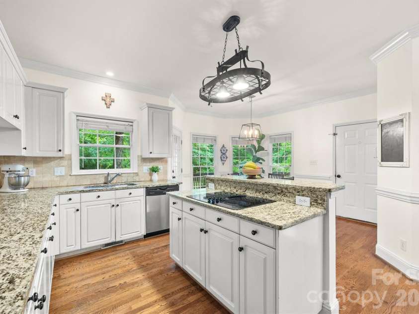 5501 Providence Glen Road, Charlotte, NC 28270.  MLS# CAR4382707, YatesRealty ID 28273. 