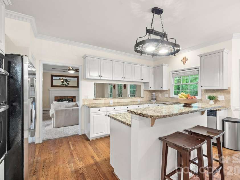 5501 Providence Glen Road, Charlotte, NC 28270.  MLS# CAR4382707, YatesRealty ID 28273. 