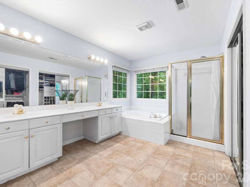 5501 Providence Glen Road, Charlotte, NC 28270.  MLS# CAR4382707, YatesRealty ID 28273. 
