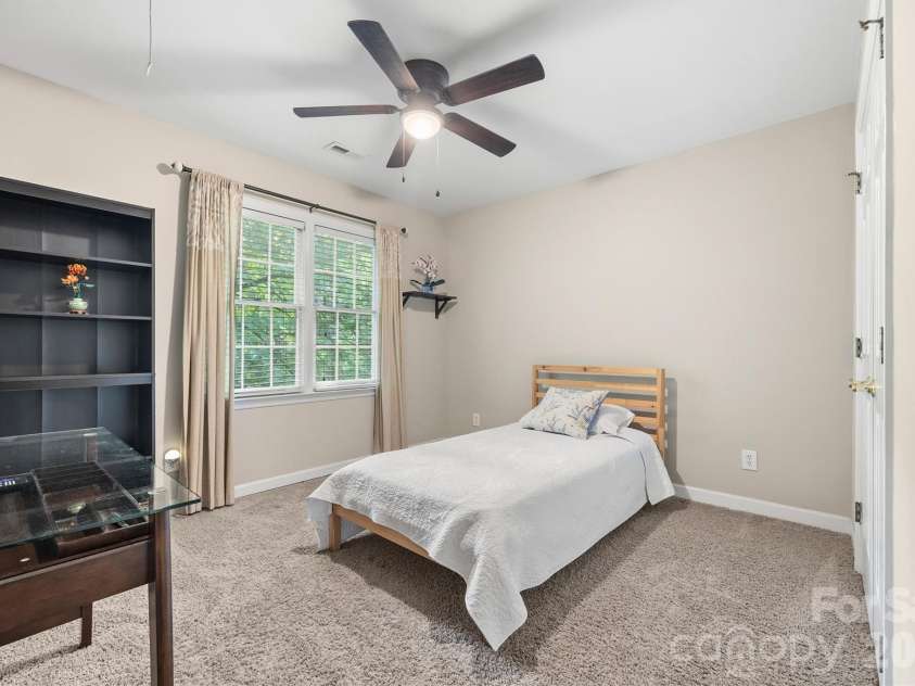 5501 Providence Glen Road, Charlotte, NC 28270.  MLS# CAR4382707, YatesRealty ID 28273. 