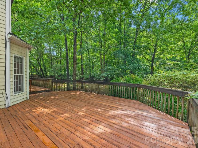 5501 Providence Glen Road, Charlotte, NC 28270.  MLS# CAR4382707, YatesRealty ID 28273. 