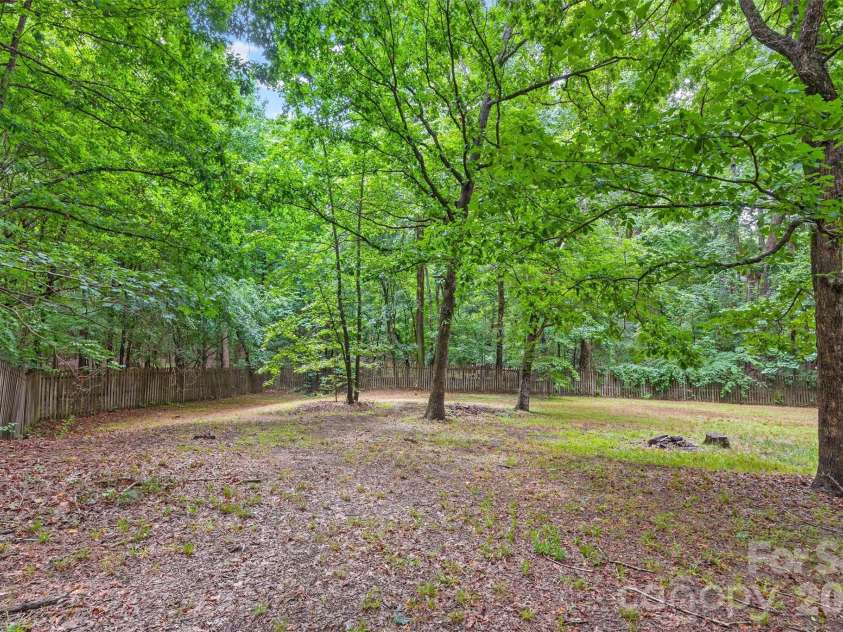 5501 Providence Glen Road, Charlotte, NC 28270.  MLS# CAR4382707, YatesRealty ID 28273. 