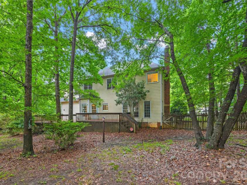 5501 Providence Glen Road, Charlotte, NC 28270.  MLS# CAR4382707, YatesRealty ID 28273. 