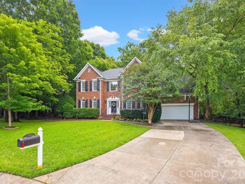 5501 Providence Glen Road, Charlotte, NC 28270.  MLS# CAR4382707, YatesRealty ID 28273. 