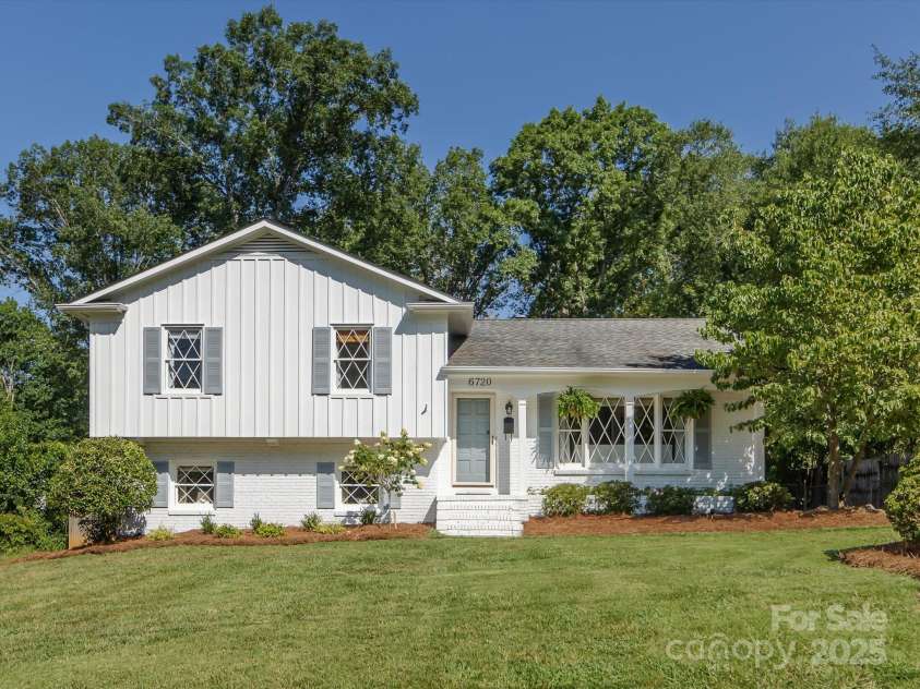 6720 Brookmeade Drive, Charlotte, NC 28226.  MLS# CAR4283734, YatesRealty ID 28273. 