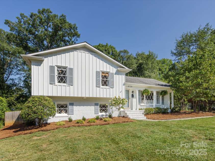 6720 Brookmeade Drive, Charlotte, NC 28226.  MLS# CAR4283734, YatesRealty ID 28273. 