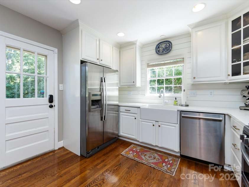 6720 Brookmeade Drive, Charlotte, NC 28226.  MLS# CAR4283734, YatesRealty ID 28273. 