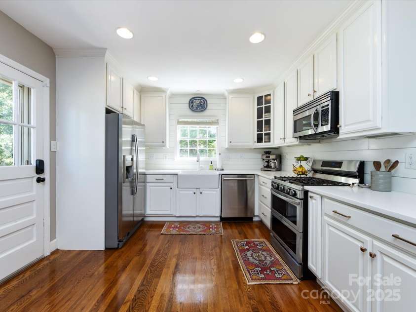 6720 Brookmeade Drive, Charlotte, NC 28226.  MLS# CAR4283734, YatesRealty ID 28273. 