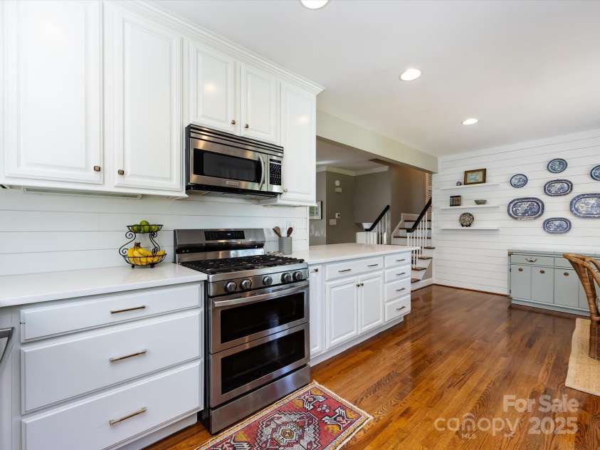 6720 Brookmeade Drive, Charlotte, NC 28226.  MLS# CAR4283734, YatesRealty ID 28273. 
