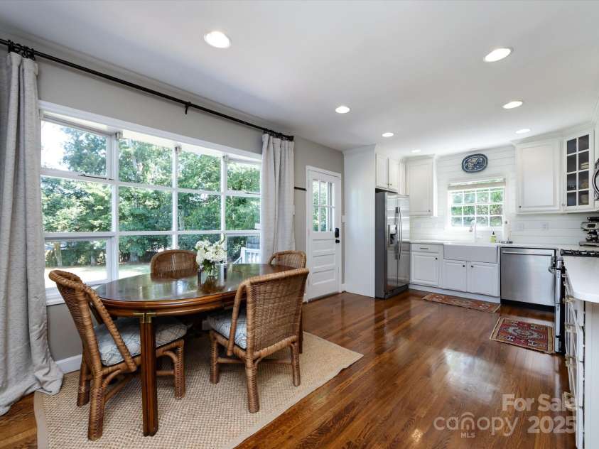 6720 Brookmeade Drive, Charlotte, NC 28226.  MLS# CAR4283734, YatesRealty ID 28273. 