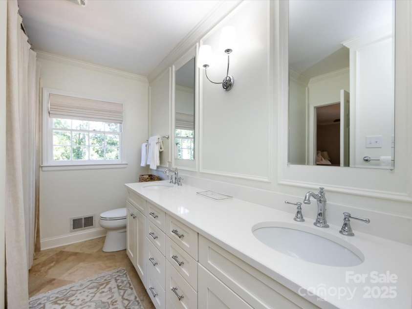 6720 Brookmeade Drive, Charlotte, NC 28226.  MLS# CAR4283734, YatesRealty ID 28273. 
