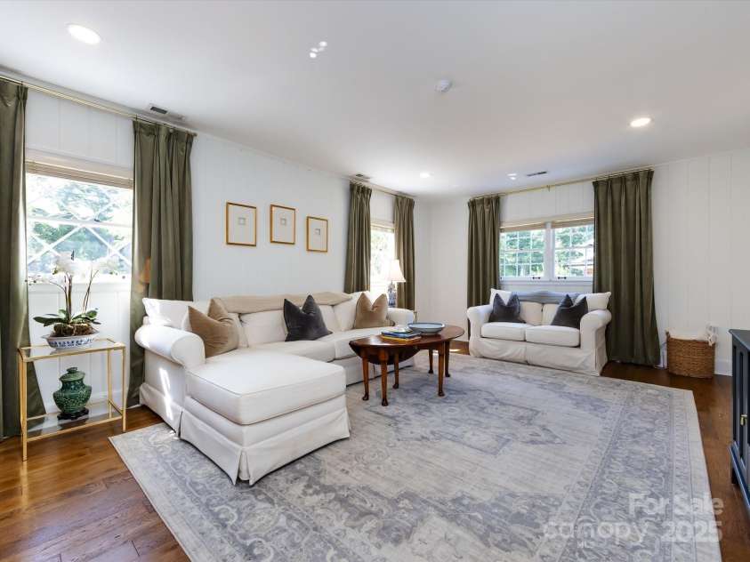 6720 Brookmeade Drive, Charlotte, NC 28226.  MLS# CAR4283734, YatesRealty ID 28273. 