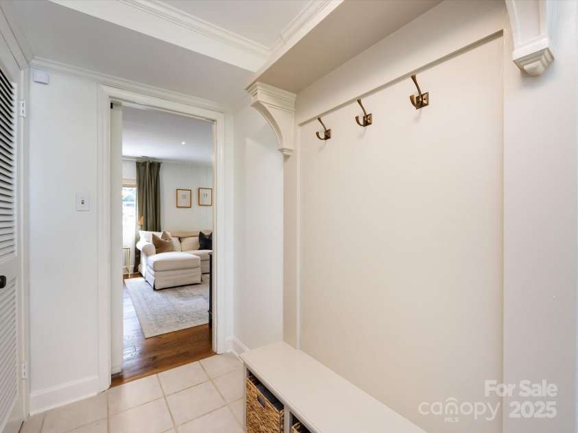 6720 Brookmeade Drive, Charlotte, NC 28226.  MLS# CAR4283734, YatesRealty ID 28273. 