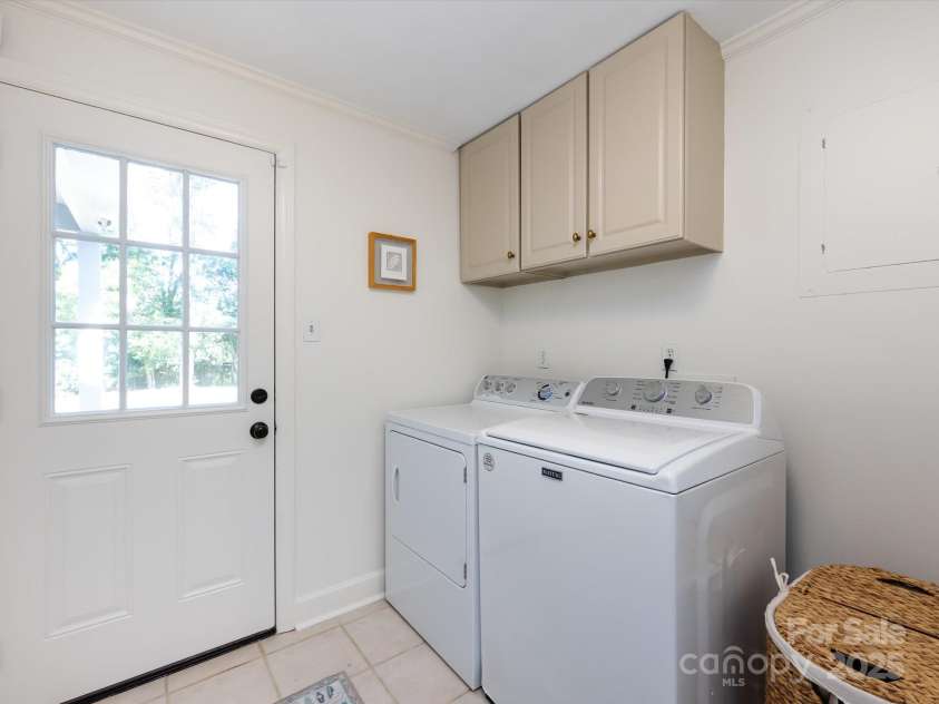 6720 Brookmeade Drive, Charlotte, NC 28226.  MLS# CAR4283734, YatesRealty ID 28273. 
